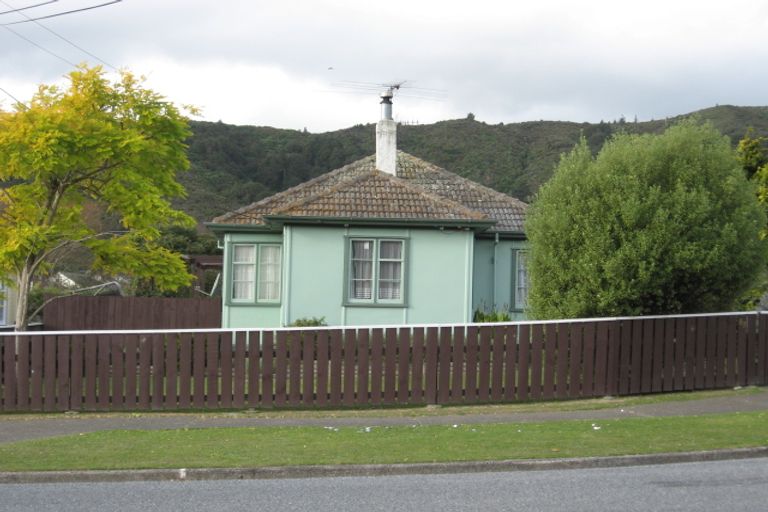 Photo of property in 1 Cleland Crescent, Naenae, Lower Hutt, 5011