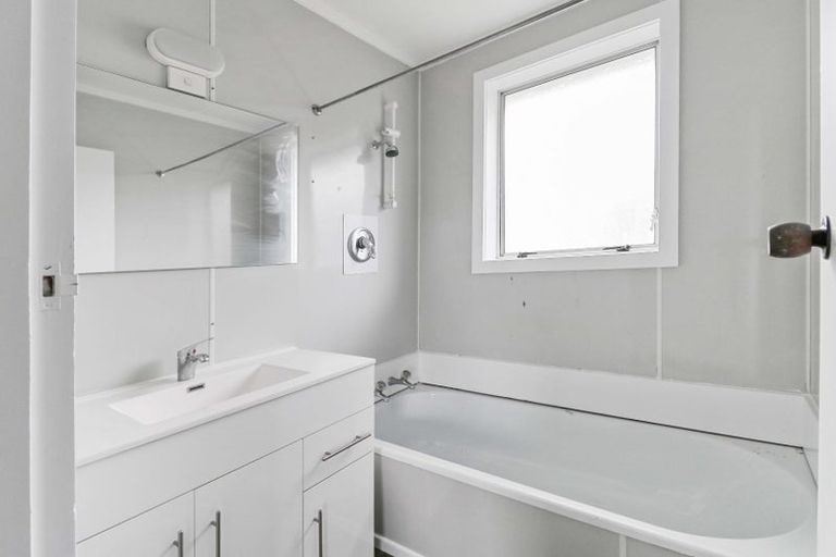 Photo of property in 111 Holborn Drive, Stokes Valley, Lower Hutt, 5019