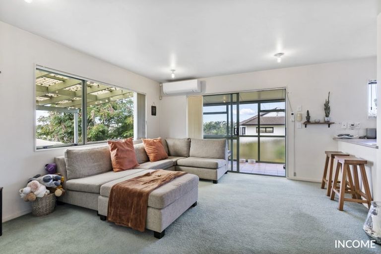 Photo of property in 11 Mannikin Place, Unsworth Heights, Auckland, 0632
