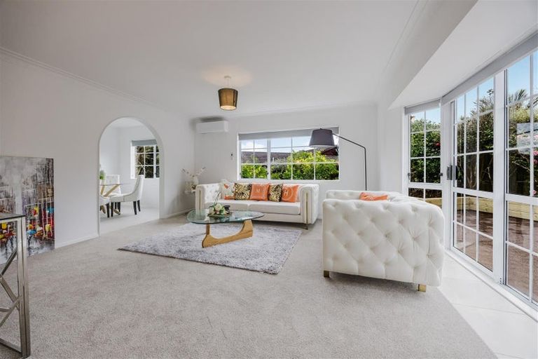 Photo of property in 1/5 Kadina Place, Botany Downs, Auckland, 2010