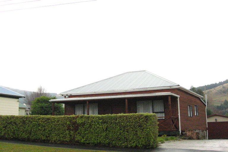 Photo of property in 17 Station Road, Sawyers Bay, Port Chalmers, 9023