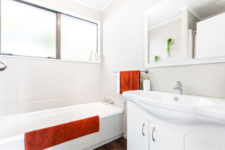 Photo of property in 24 Hassan Drive, Massey, Auckland, 0614