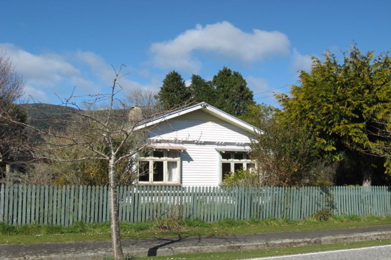 Photo of property in 36 Aylmer Street, Ross, 7812