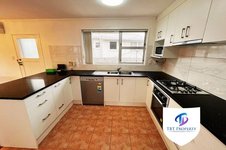Photo of property in 20 Boundary Road, Blockhouse Bay, Auckland, 0600