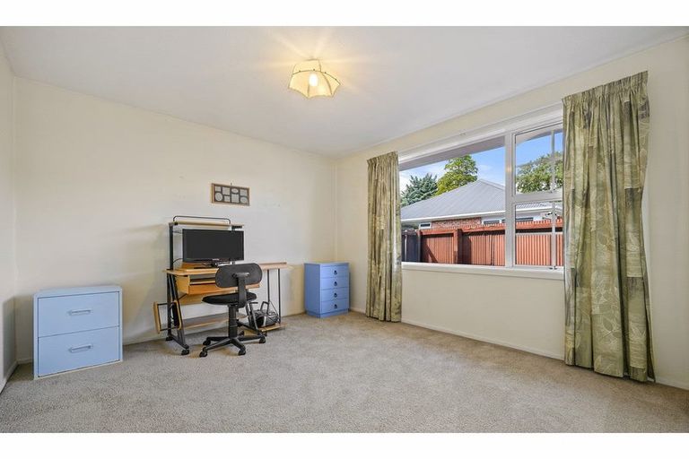 Photo of property in 2/203 Main North Road, Redwood, Christchurch, 8051