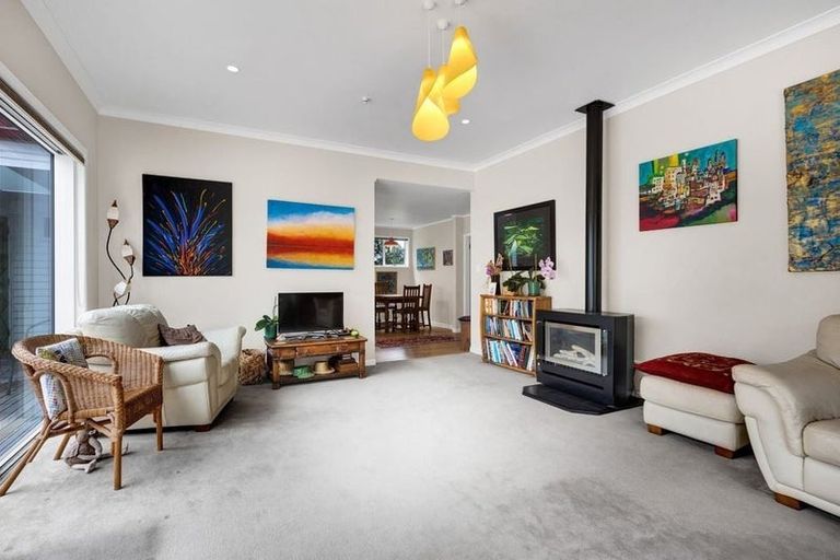 Photo of property in 4 Price Street, Westown, New Plymouth, 4310