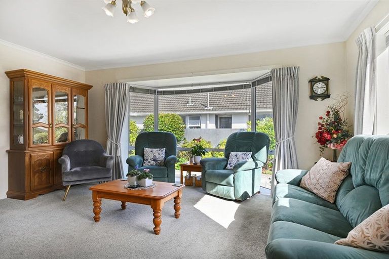 Photo of property in 17 Fern Drive, Halswell, Christchurch, 8025