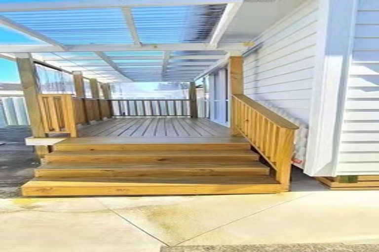 Photo of property in 14 Larissa Avenue, Henderson, Auckland, 0610