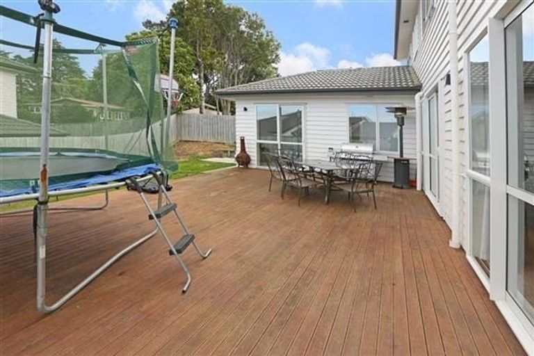 Photo of property in 106 Lake Panorama Drive, Henderson Valley, Auckland, 0612