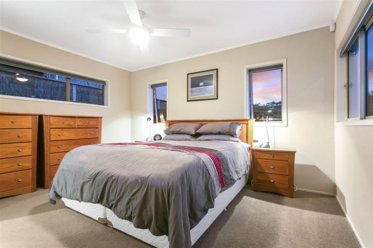 Photo of property in 9a Pendene Place, Forrest Hill, Auckland, 0620