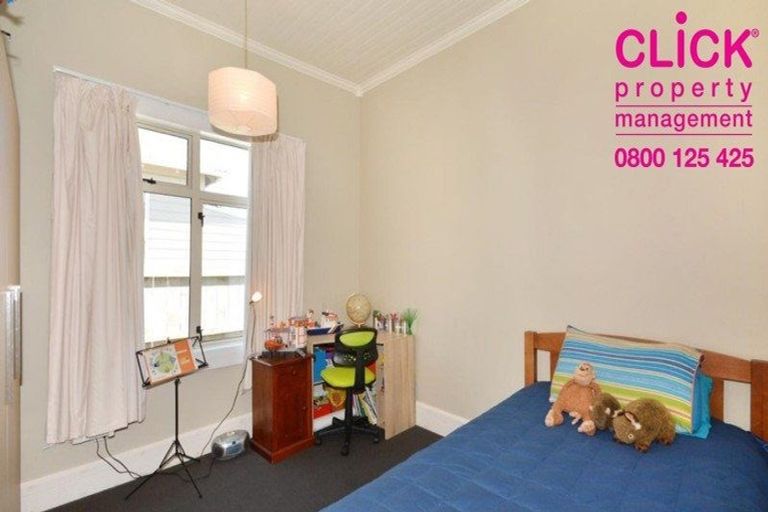 Photo of property in 69 Hargest Crescent, Saint Clair, Dunedin, 9012