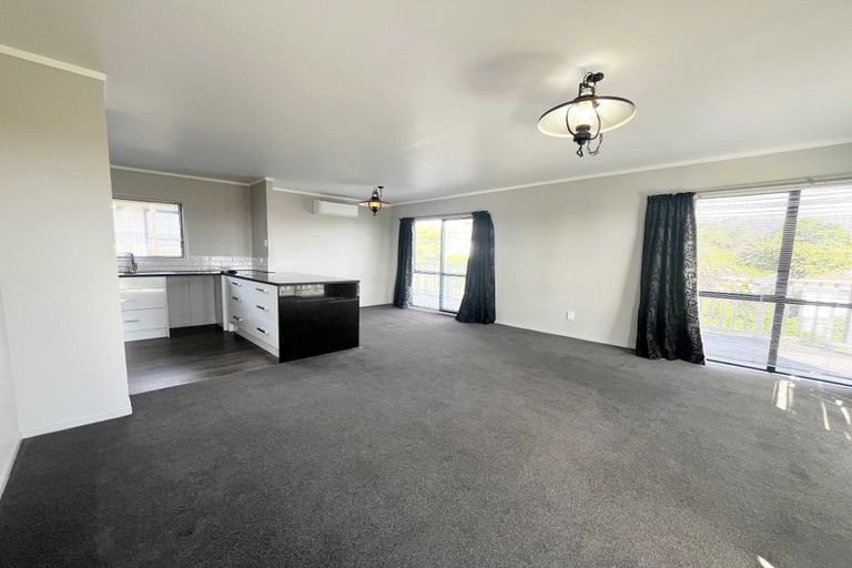 Photo of property in 4 Clearview Heights, Ranui, Auckland, 0612