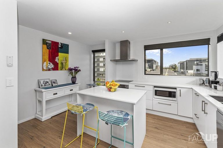 Photo of property in 14 Memorial Park Lane, Hobsonville, Auckland, 0618