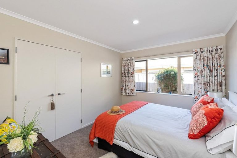 Photo of property in 8 Leanne Way, Waikanae Beach, Waikanae, 5036