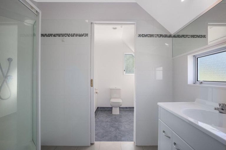 Photo of property in 17a Groves Road, Raumati Beach, Paraparaumu, 5032