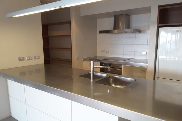 Photo of property in Piermont Apartments, 4e/82 Cable Street, Te Aro, Wellington, 6011