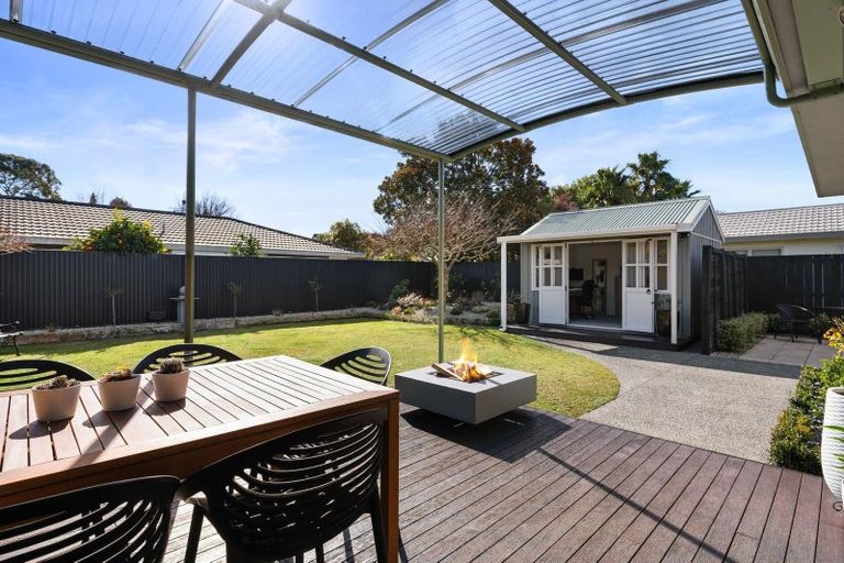 Photo of property in 14 Capricorn Place, Kawaha Point, Rotorua, 3010