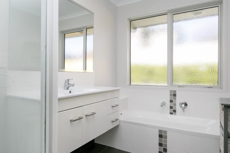 Photo of property in 10 Loloma Way, Wharewaka, Taupo, 3330