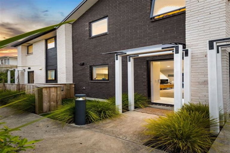 Photo of property in 8/45 Vera Road, Te Atatu South, Auckland, 0610