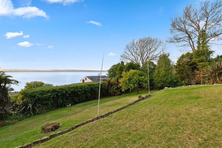 Photo of property in 7a Naera Place, Kawaha Point, Rotorua, 3010
