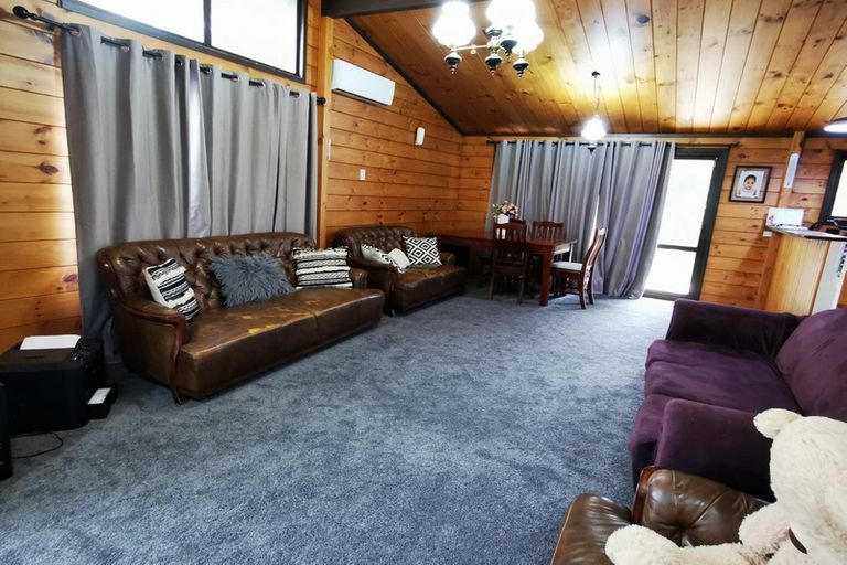 Photo of property in 5 Pinehurst Place, Wattle Downs, Auckland, 2103