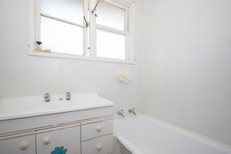 Photo of property in 44 Ross Crescent, Fairfield, Hamilton, 3214