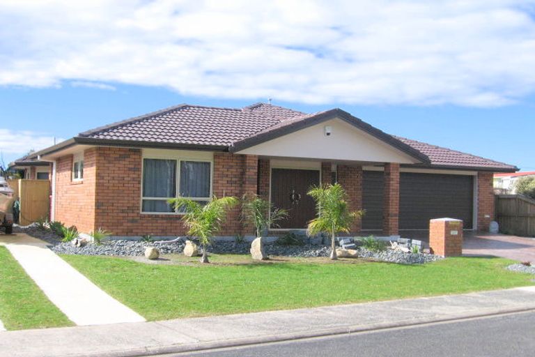 Photo of property in 114 Waverley Place, Whangamata, 3620