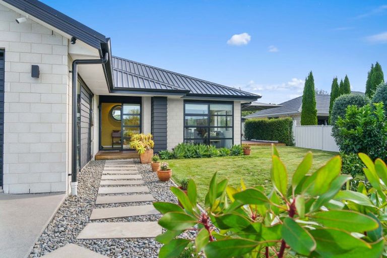 Photo of property in 6 Vantage Place, Omokoroa, 3114