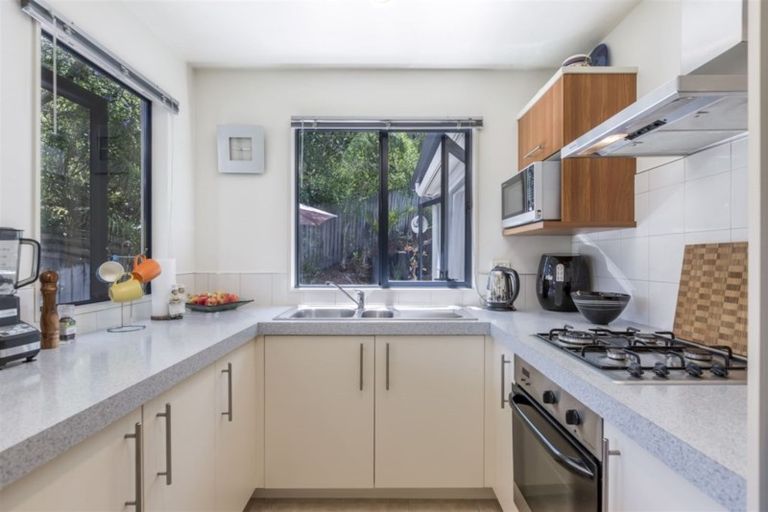 Photo of property in 18 Carento Way, Stanmore Bay, Whangaparaoa, 0932