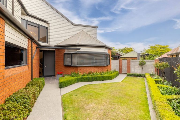 Photo of property in 22 Brockhall Lane, Avonhead, Christchurch, 8042