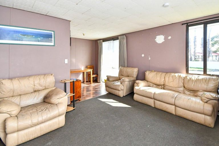 Photo of property in 1/3 Barneys Farm Road, Clendon Park, Auckland, 2103