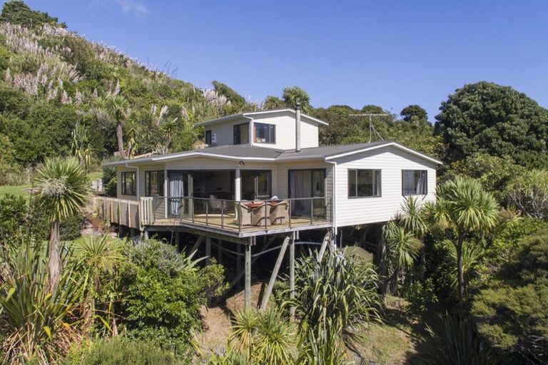 Photo of property in 85 Piha Road, Piha, New Lynn, 0772