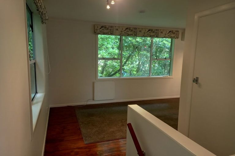 Photo of property in 1/10 Mckelvey Place, Tawa, Wellington, 5028