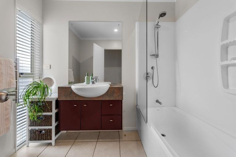 Photo of property in 17 Espalier Drive, Henderson, Auckland, 0612