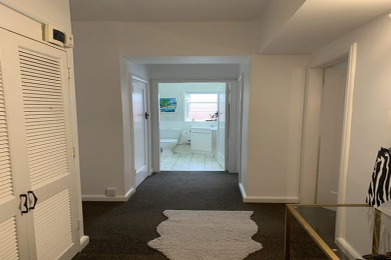Photo of property in Olympus Flats, 2/280 Oriental Parade, Oriental Bay, Wellington, 6011