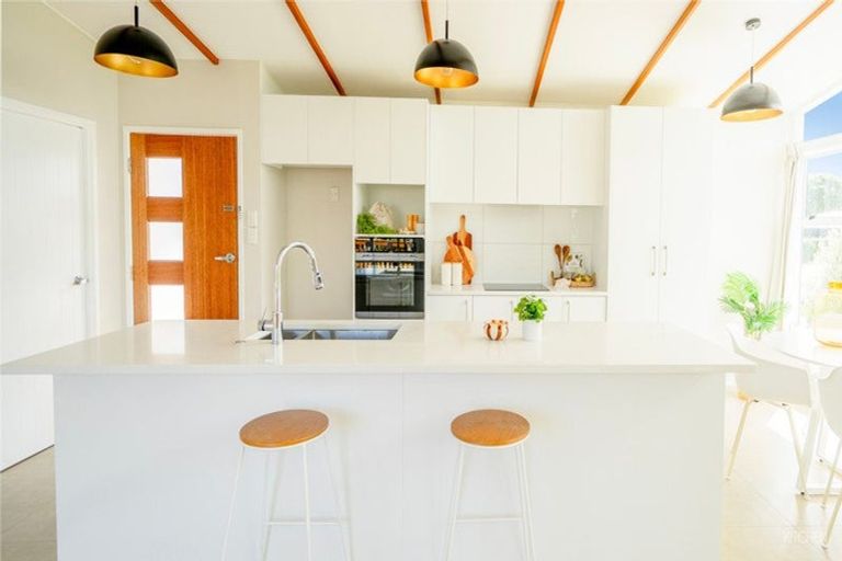 Photo of property in 37 Shoemaker Road, Waipu, 0510