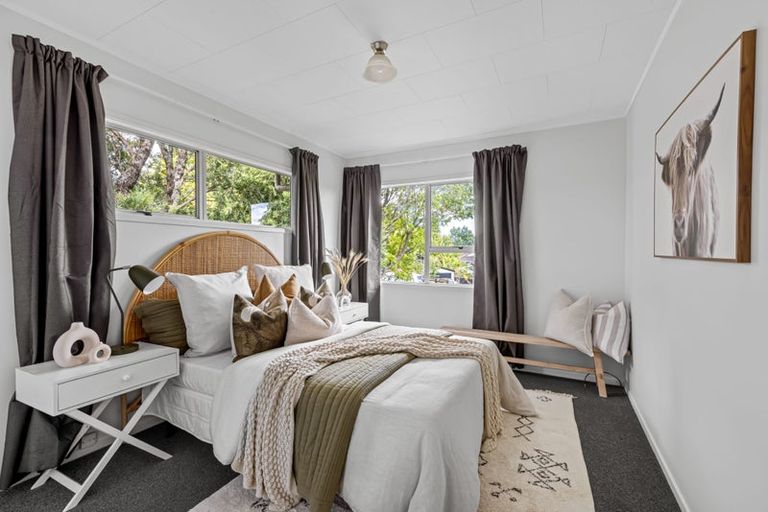 Photo of property in 1/23 Santiago Crescent, Unsworth Heights, Auckland, 0632