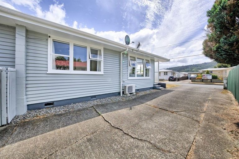 Photo of property in 1/18 Benge Crescent, Clouston Park, Upper Hutt, 5018