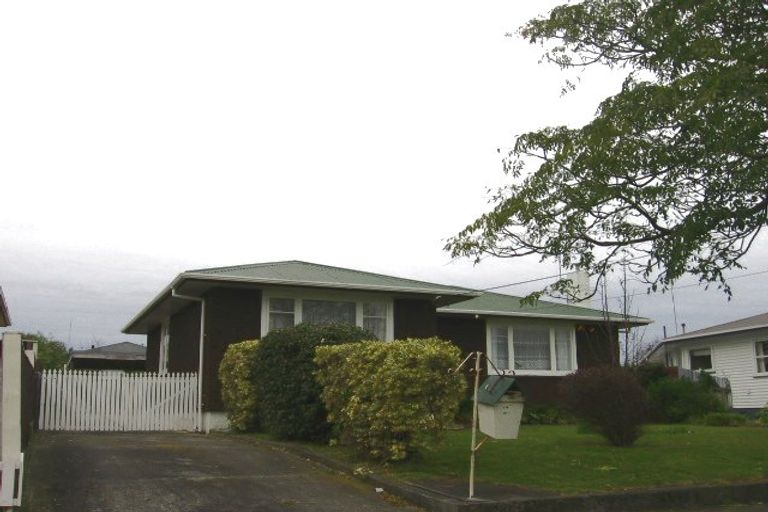 Photo of property in 17 Peters Avenue, Cloverlea, Palmerston North, 4412