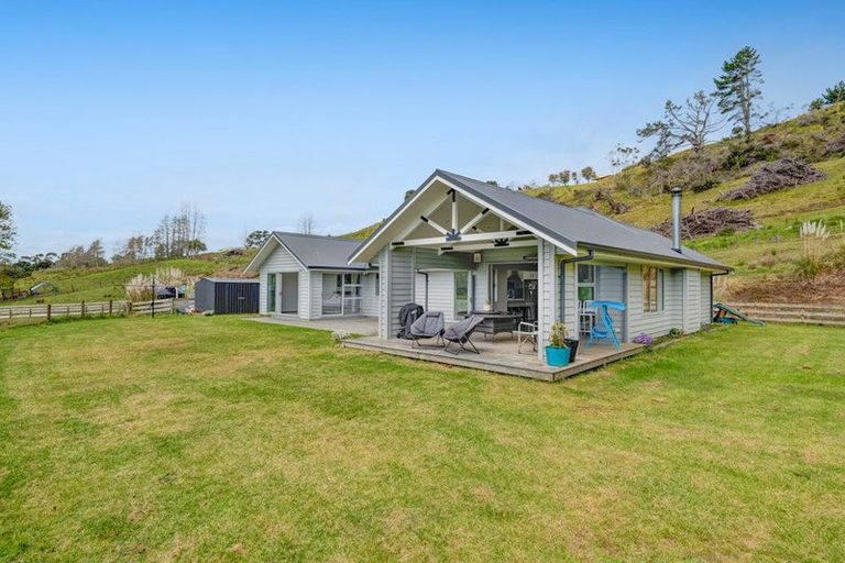 Photo of property in 2265 South Head Road, South Head, Helensville, 0874