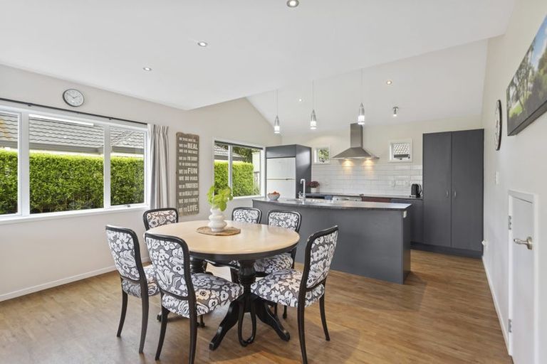 Photo of property in 17b Humphrey Kemp Avenue, Henderson, Auckland, 0612