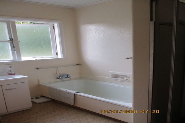 Photo of property in 17 Hollies Crescent, Johnsonville, Wellington, 6037