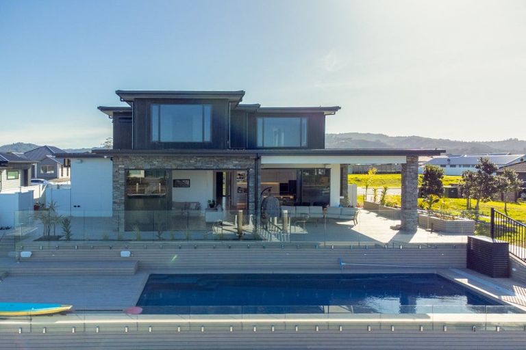 Photo of property in 33 Awatea Drive, Whitianga, 3510