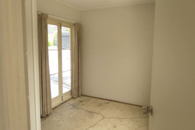 Photo of property in 2/2 Flavia Close, Torbay, Auckland, 0630