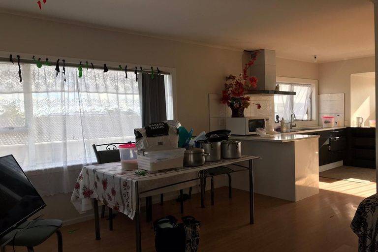 Photo of property in 1 Browns Road, Manurewa, Auckland, 2102