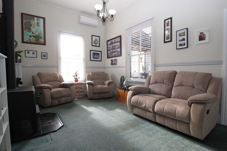 Photo of property in 26 Ross Street, Woodville, 4920