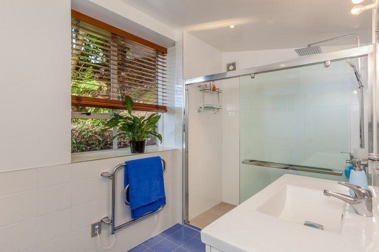 Photo of property in 46 Wood Bay Road, Titirangi, Auckland, 0604