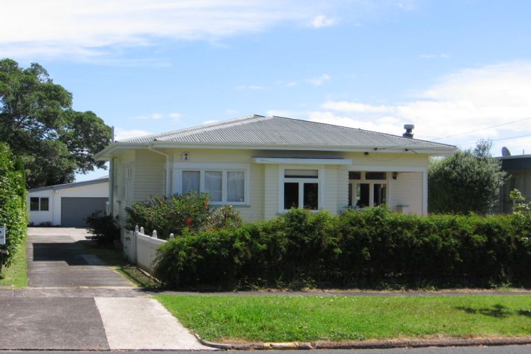 Photo of property in 64 Mariri Road, One Tree Hill, Auckland, 1061