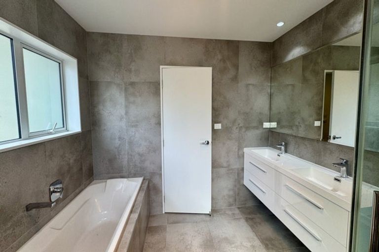 Photo of property in 31a Wairau Road, Forrest Hill, Auckland, 0627