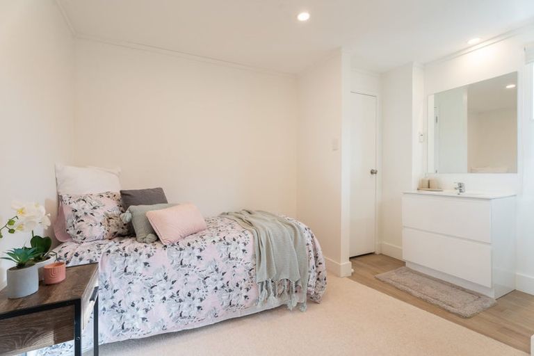 Photo of property in 15 Te Kiteroa Grove, Churton Park, Wellington, 6037